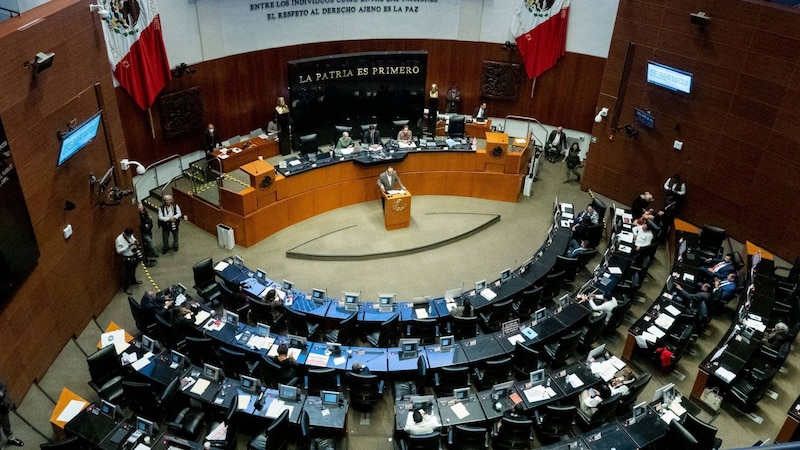 Sesión en el Congreso de la Ciudad de México