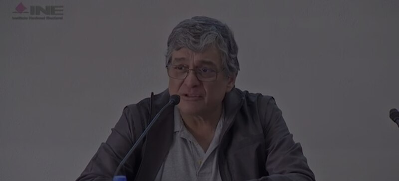 El escritor peruano Mario Vargas Llosa durante una entrevista.