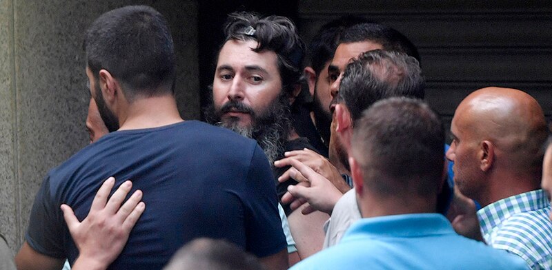 Pelea entre hombres en la calle