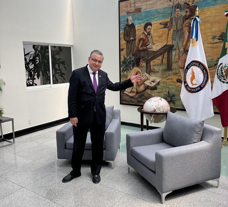 El Colegio Nacional de Notarios Públicos entrega reconocimiento al Presidente de la República