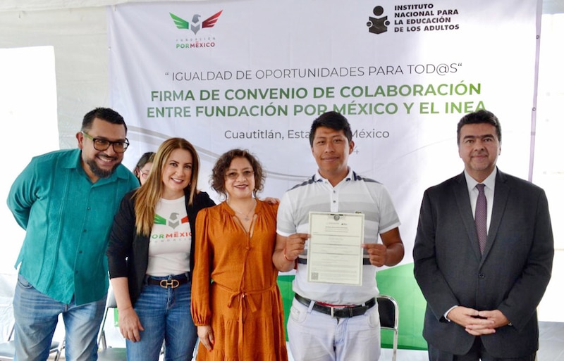 Firma de convenio entre Fundación por México y el INEA