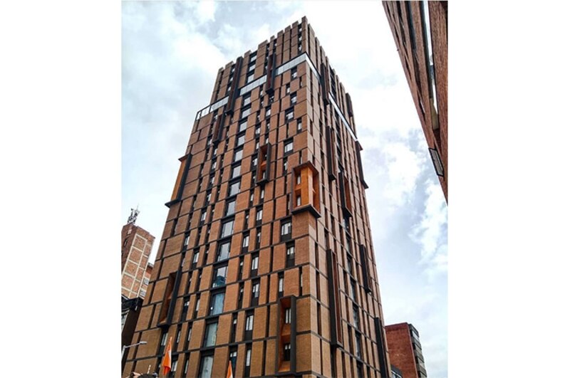 Edificio de apartamentos de lujo en construcción