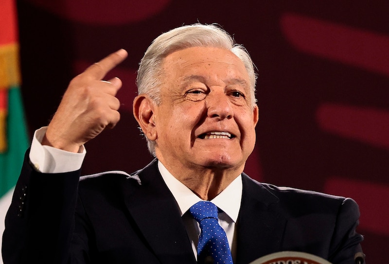 El presidente López Obrador da un discurso.