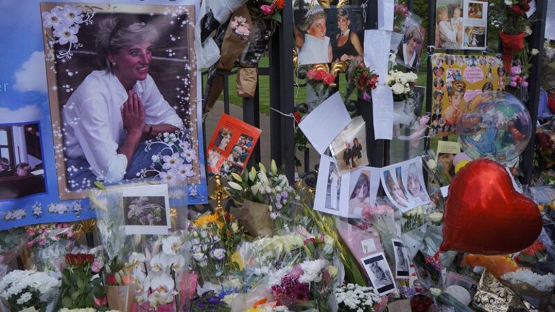 Ofrenda floral en memoria de Diana de Gales