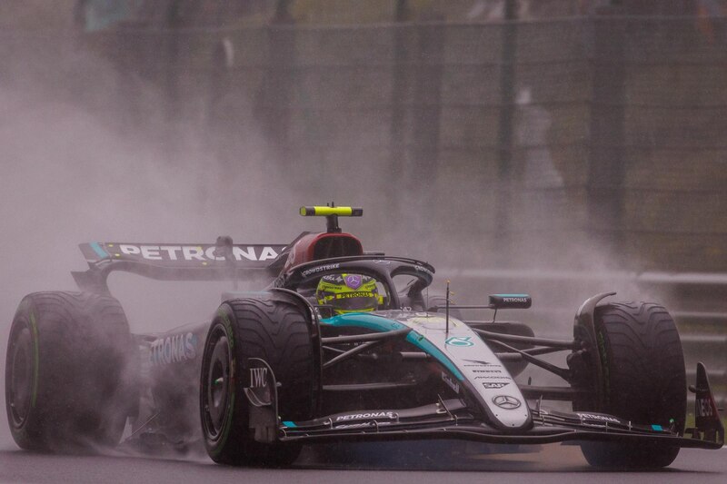 Fórmula 1: El piloto Lewis Hamilton lidera el Gran Premio de Japón bajo la lluvia