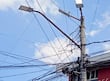 La Senadora Mariela Gutiérrez alerta por toneladas de cableado en desuso y pide acelerar su retiro de las calles