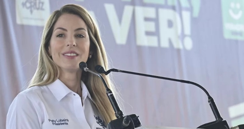 La presidenta de Honduras, Xiomara Castro, da un discurso durante un evento público.