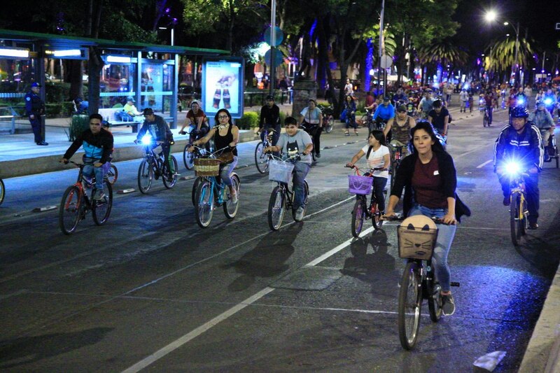 Bicicletas en la noche