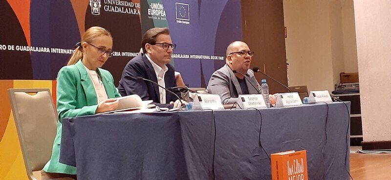 Presentación del libro "El club Bilderberg" en la Feria Internacional del Libro de Guadalajara