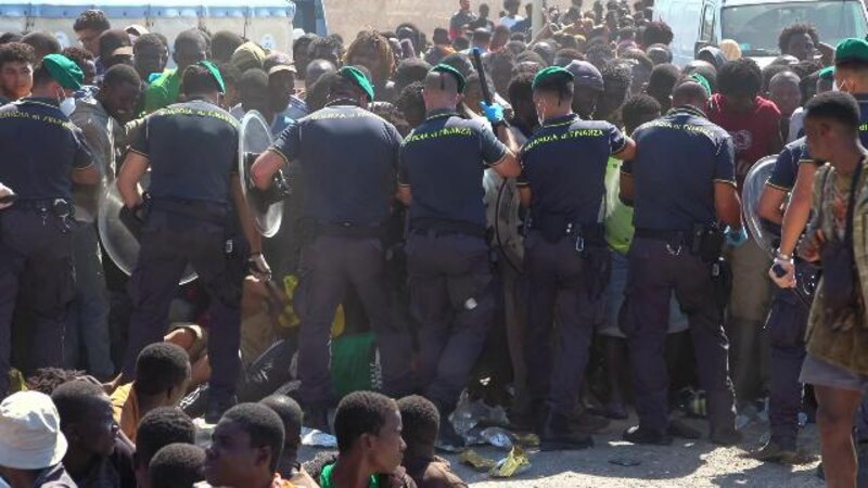 Inmigrantes ilegales llegan a Europa en busca de una vida mejor