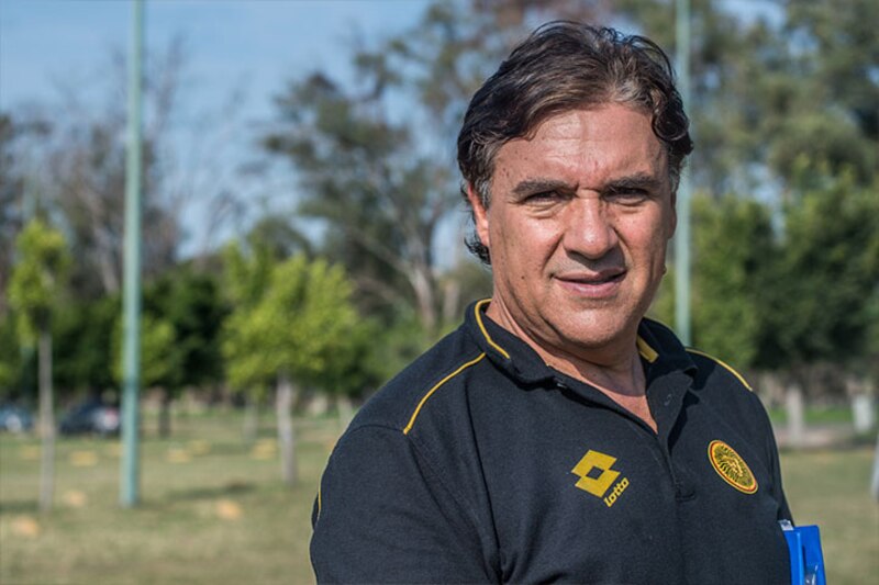 El entrenador de fútbol argentino Ricardo Caruso Lombardi