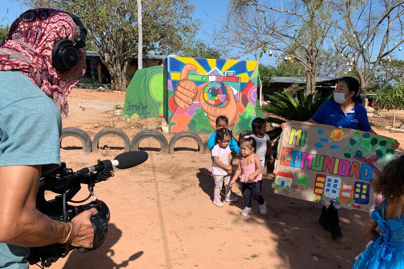 Grabando un documental sobre la comunidad