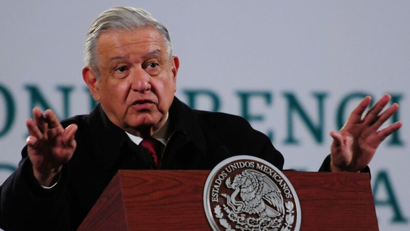 El presidente Andrés Manuel López Obrador da un discurso en la conferencia de prensa matutina.