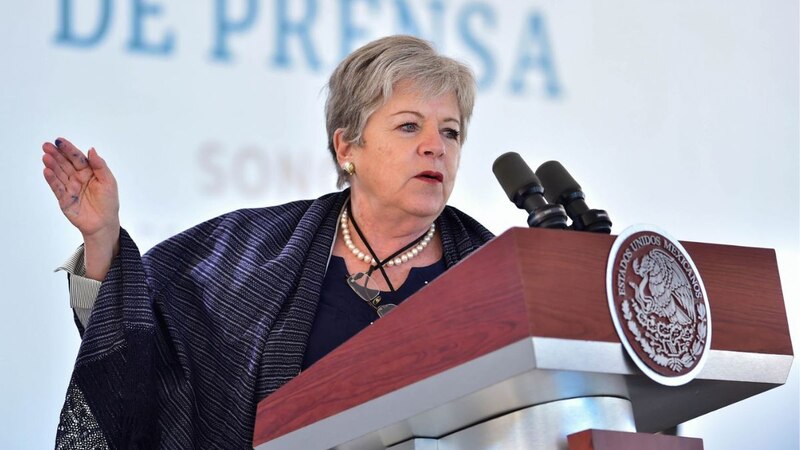 La Secretaria de Gobernación, Olga Sánchez Cordero, da un discurso durante una conferencia de prensa.
