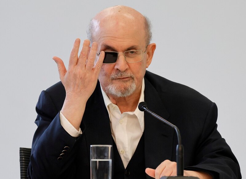 El escritor Salman Rushdie