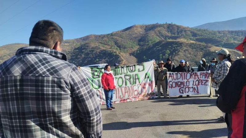 Protesta contra la Auditoría Superior del Estado