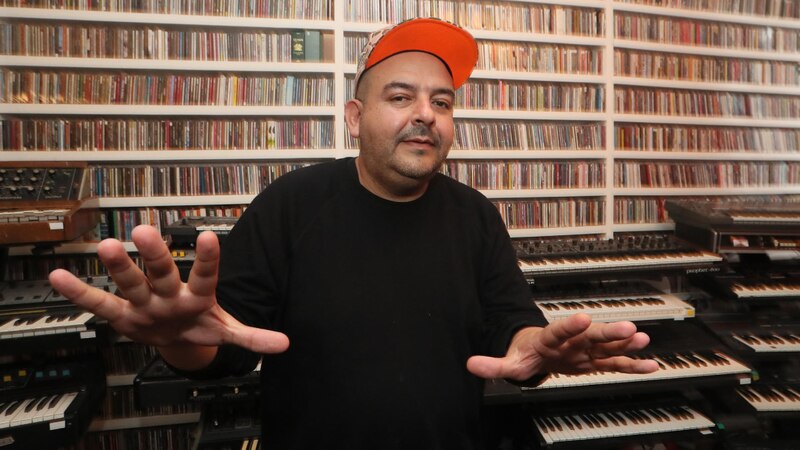 El productor musical Diplo en su estudio