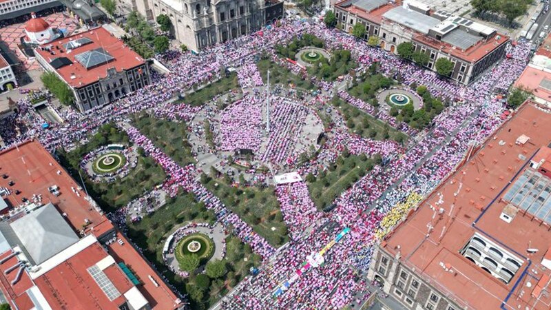 Multitudinaria marcha feminista en la Ciudad de México