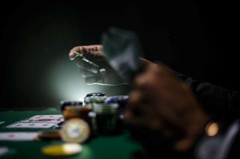 La emoción de ganar en el póquer