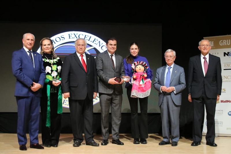 Entrega de premios a los ganadores del concurso de fotografía "Excelencias Turísticas"