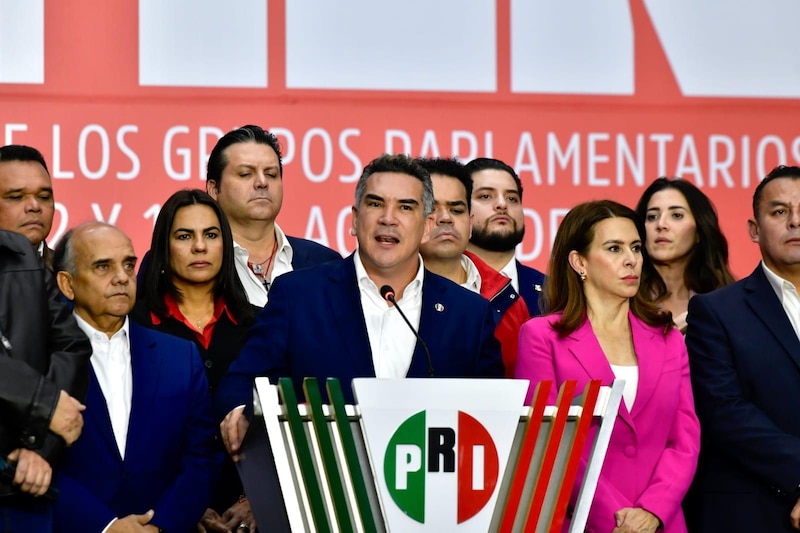 El PRD se une a la coalición "Va por México"