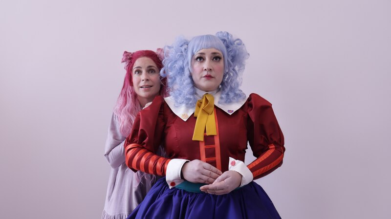 Dos mujeres disfrazadas