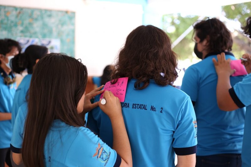 Estudiantes de la Universidad Nacional Autónoma de México (UNAM) participan en una actividad de integración.