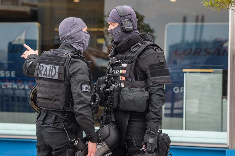 Policía antidisturbios en acción