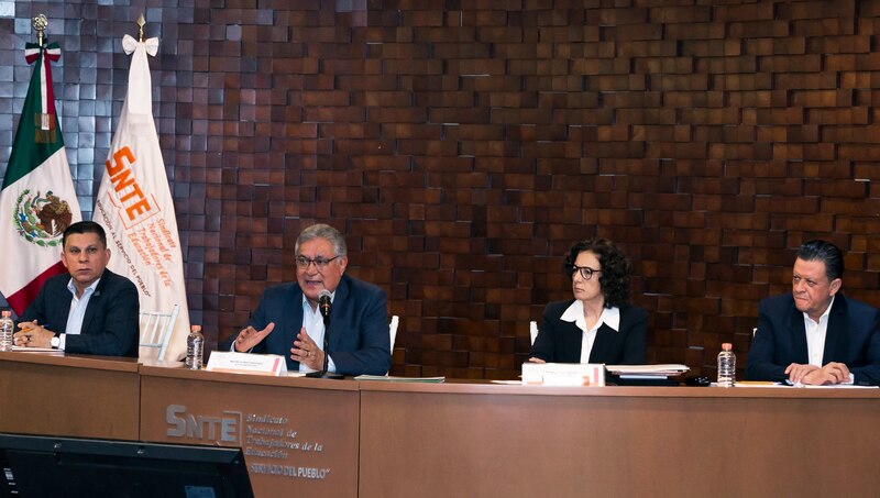 Posible título: Reunión de trabajo del SNTE