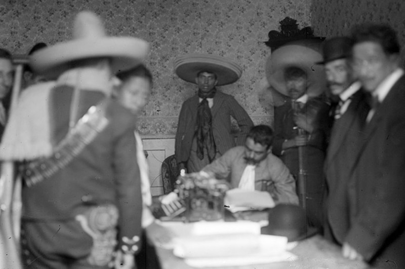 Emiliano Zapata en la firma del Plan de Ayala