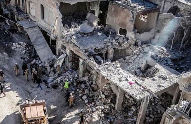 Ataque aéreo en Siria deja edificios destruidos