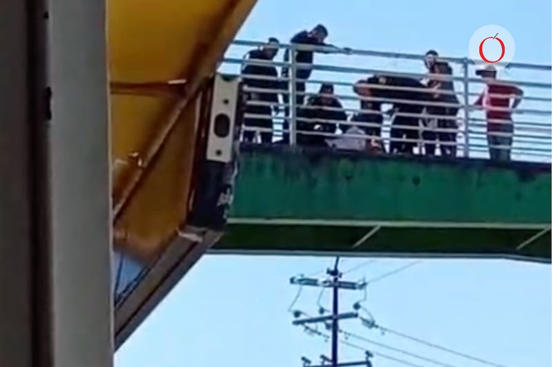 Carretera Picacho-Ajusco: salvan a persona que intentaba arrojarse de un puente