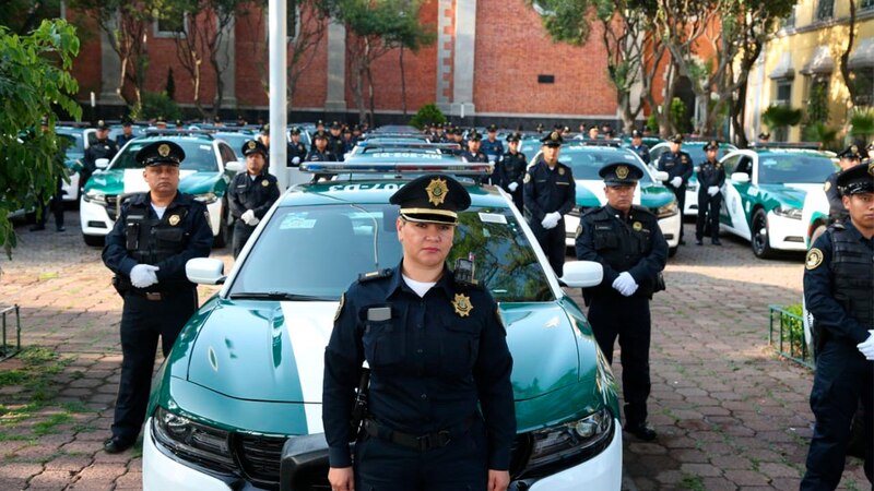 Entrega de patrullas a la policía de la Ciudad de México
