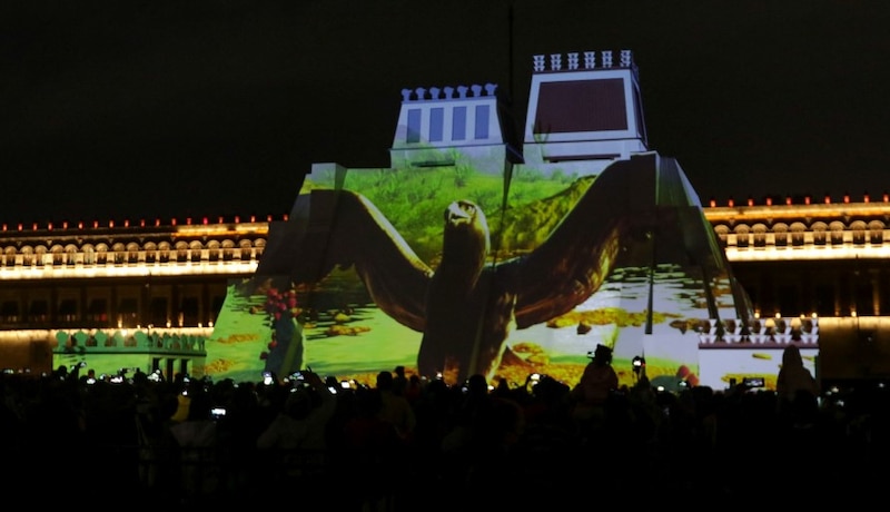 Video mapping sobre la fachada del Palacio Nacional en la Ciudad de México