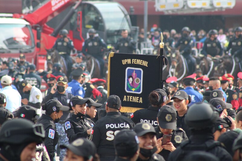 Marcha de mujeres policías en la Ciudad de México