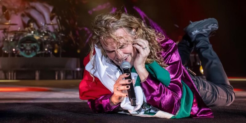¡Axl Rose, vocalista de Guns N' Roses, se entrega a sus fans mexicanos!