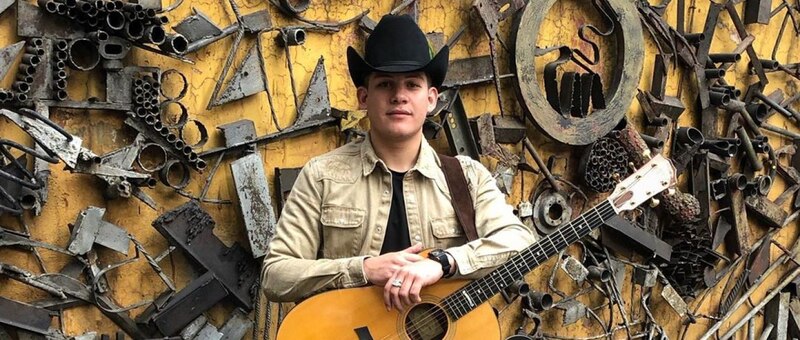 El cantante de música regional mexicana, Christian Nodal.