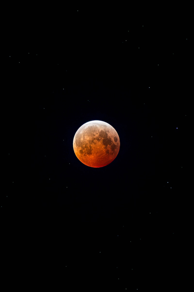 Imagen de eclipse lunar, conocido como luna de Sangre