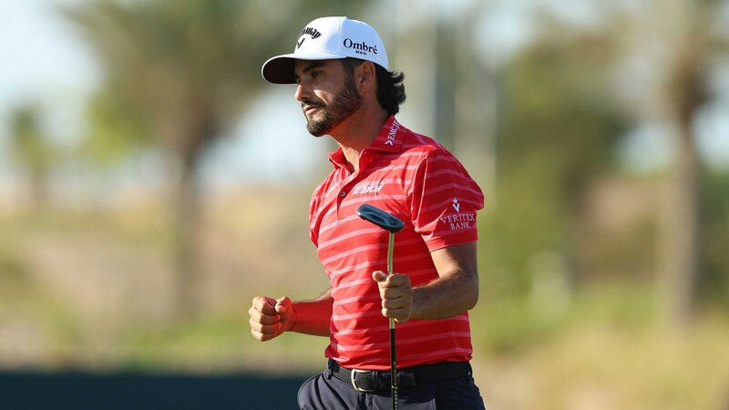 El golfista español Jon Rahm celebra su victoria en el DP World Tour Championship