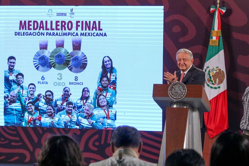 Title: El presidente López Obrador encabeza la ceremonia de despedida a la delegación paralímpica mexicana