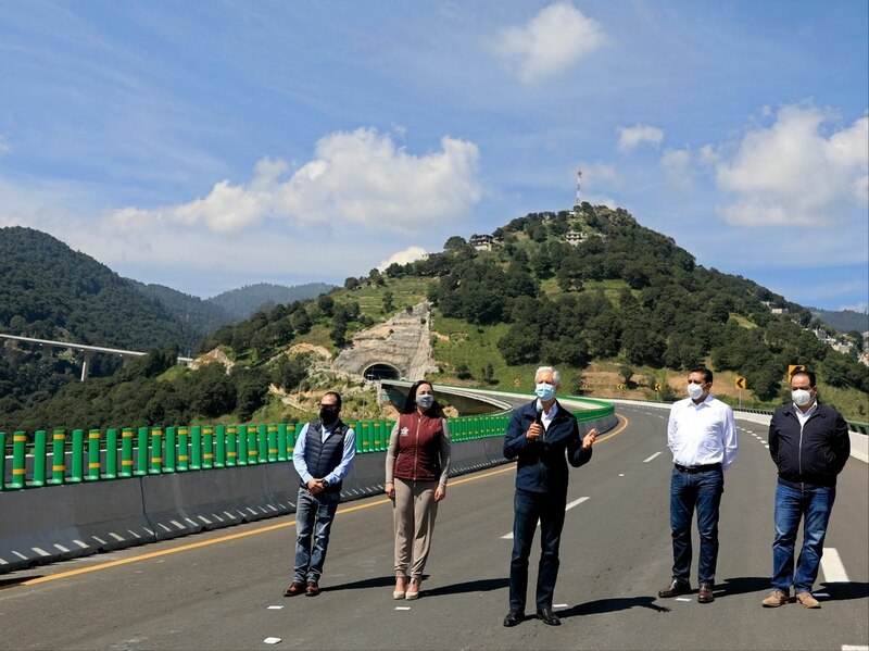 El presidente López Obrador supervisa la construcción de la carretera Durango-Mazatlán