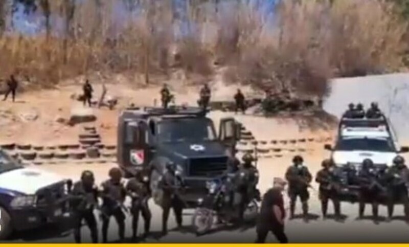 Enfrentamiento entre policías y civiles armados en México