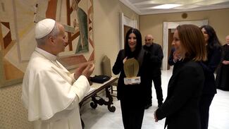 Laura Pausini regala una canción inédita a León XIV; expresa ser su fan