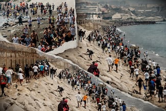 Caos en España: ¿por qué miles de marroquíes han desbordado la frontera y qué hay detrás de la crisis migratoria?