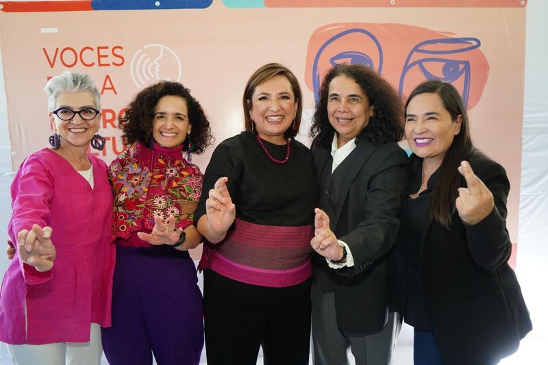 Mujeres indígenas en un foro de discusión