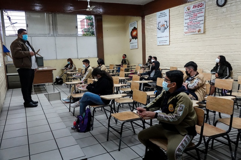 Estudiantes de secundaria en clase