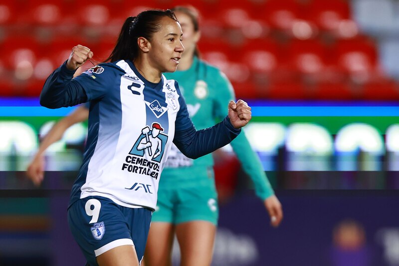 ¡Golazo! La jugadora del Cruz Azul, Norma Palafox, celebra su gol ante el América.