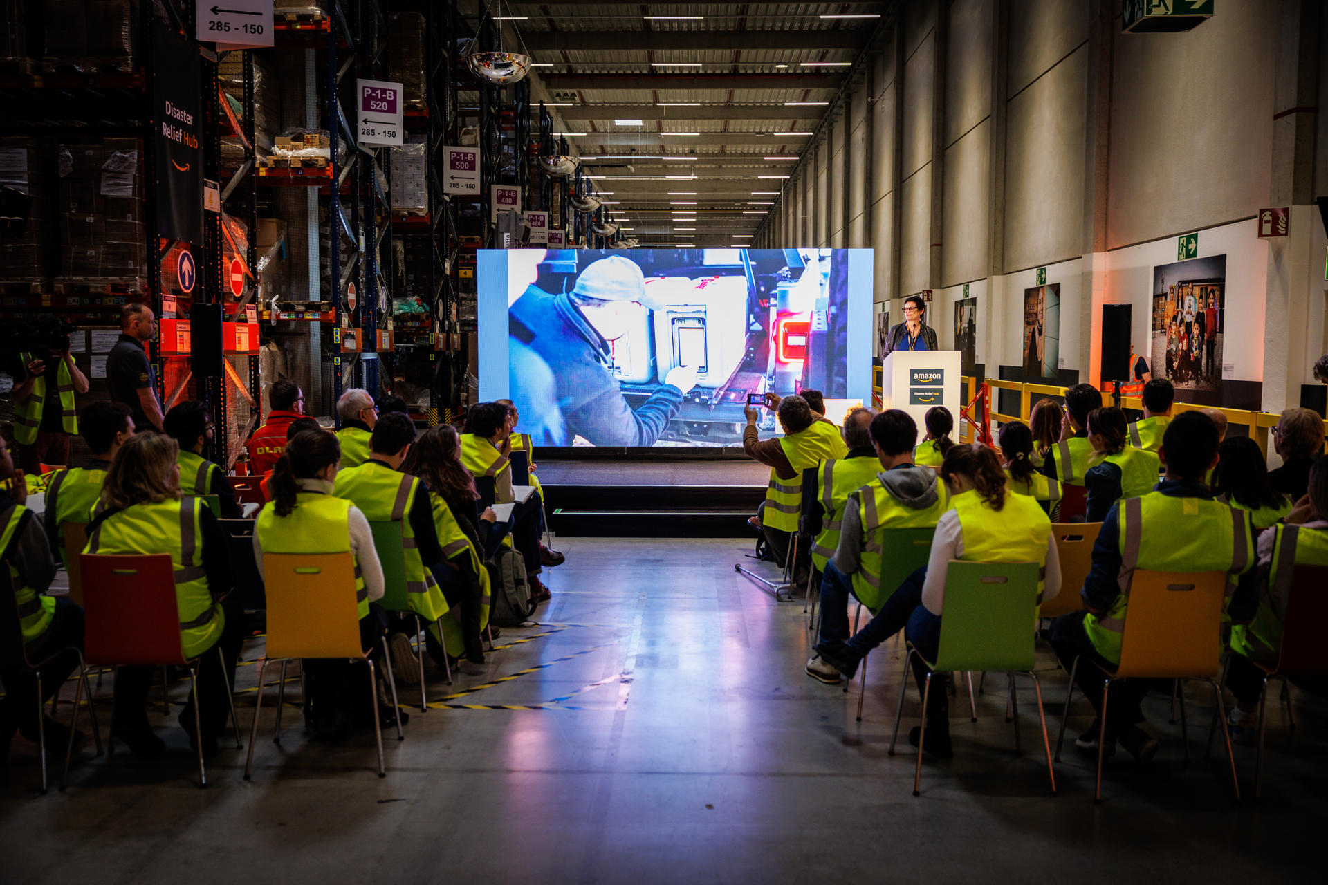 Conferencia sobre seguridad en el almacén de Amazon
