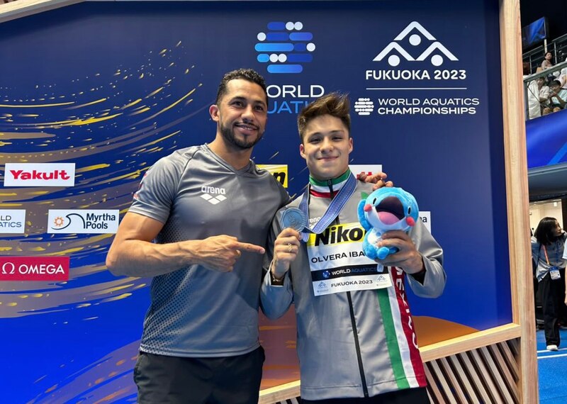 nadador mexicano gana medalla de plata en el Campeonato Mundial de Natación 2023