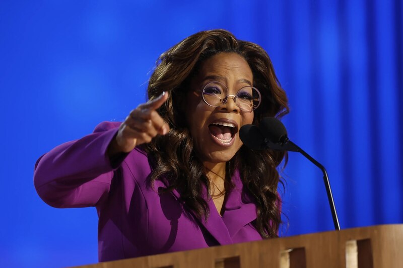Oprah Winfrey dando un discurso